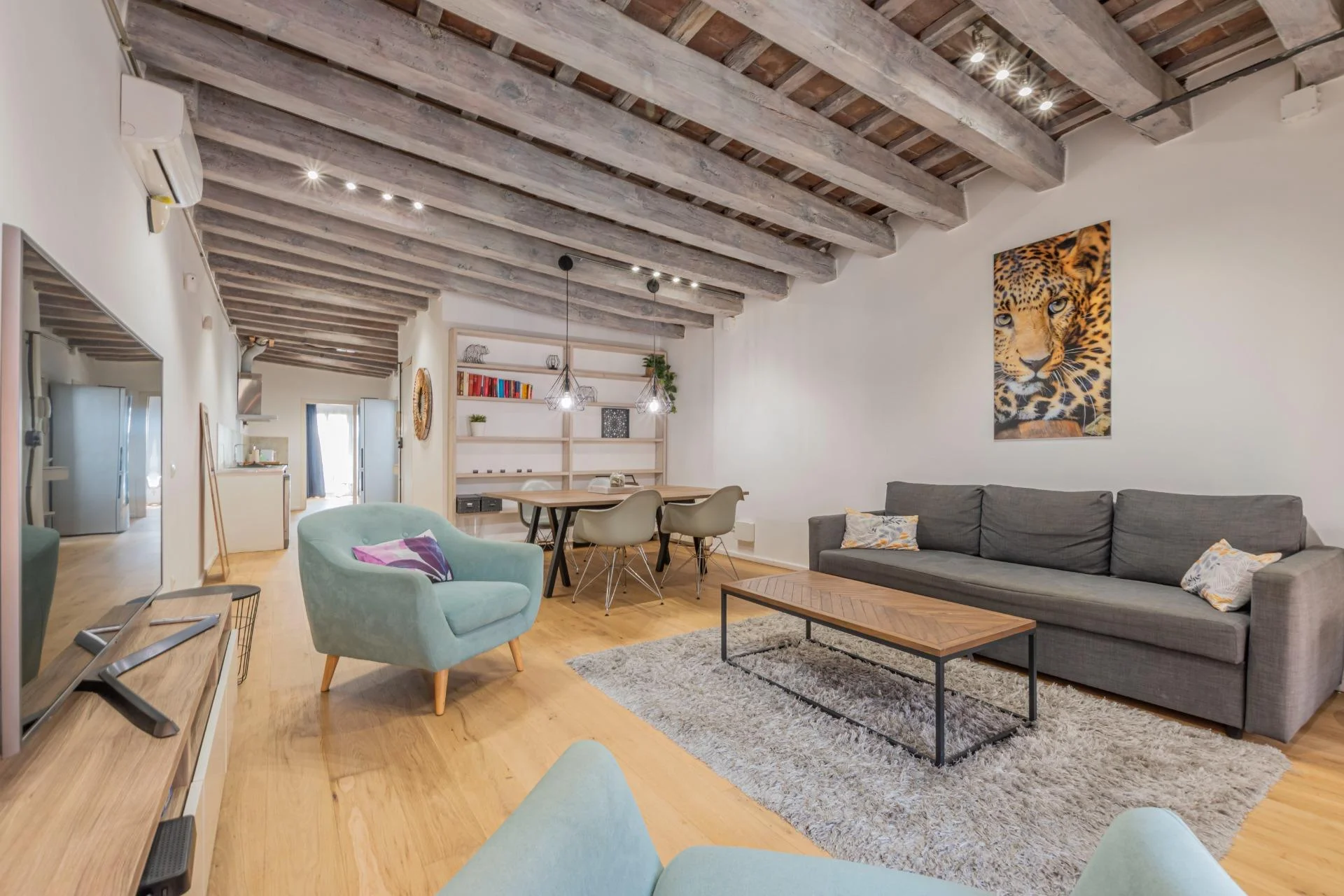 Piso reformado en El Raval, 75 m²