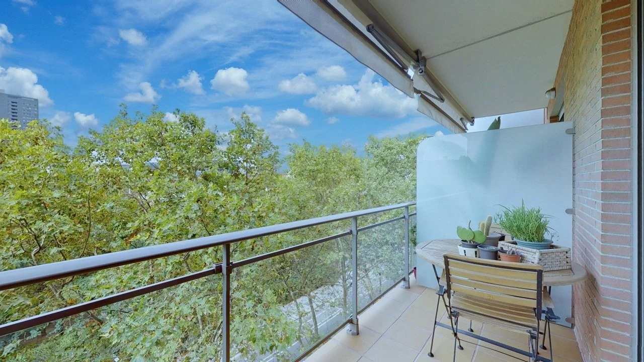 Moderno piso de tres habitaciones junto al parque