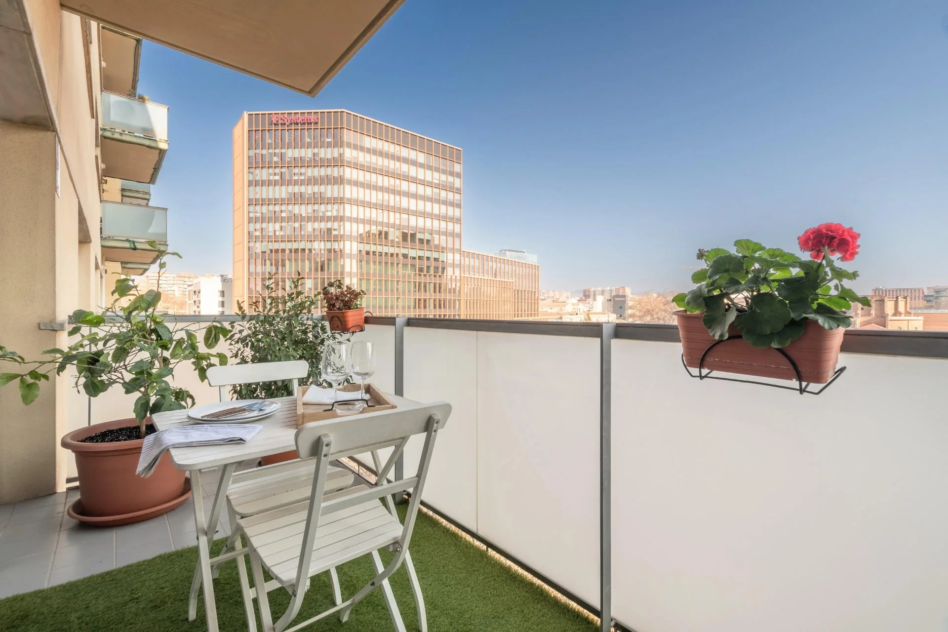 Piso de tres habitaciones con terraza y parking