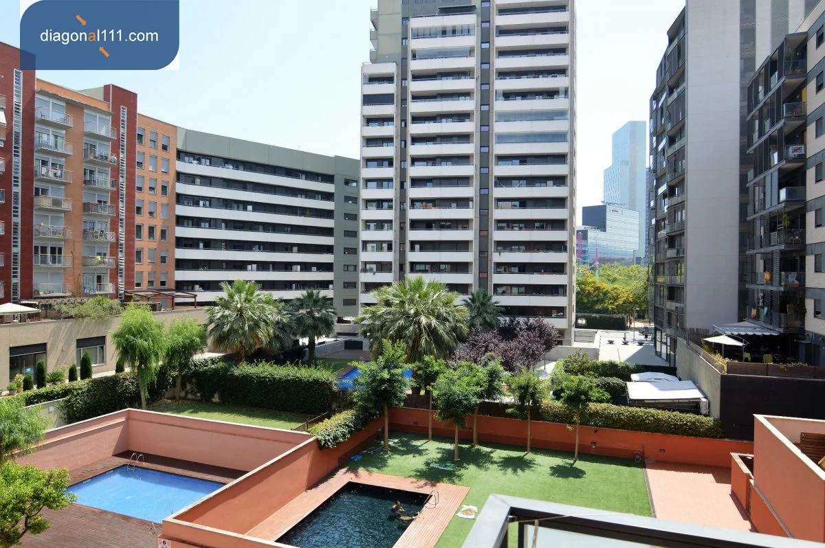 Piso en Barcelona con piscina y terraza