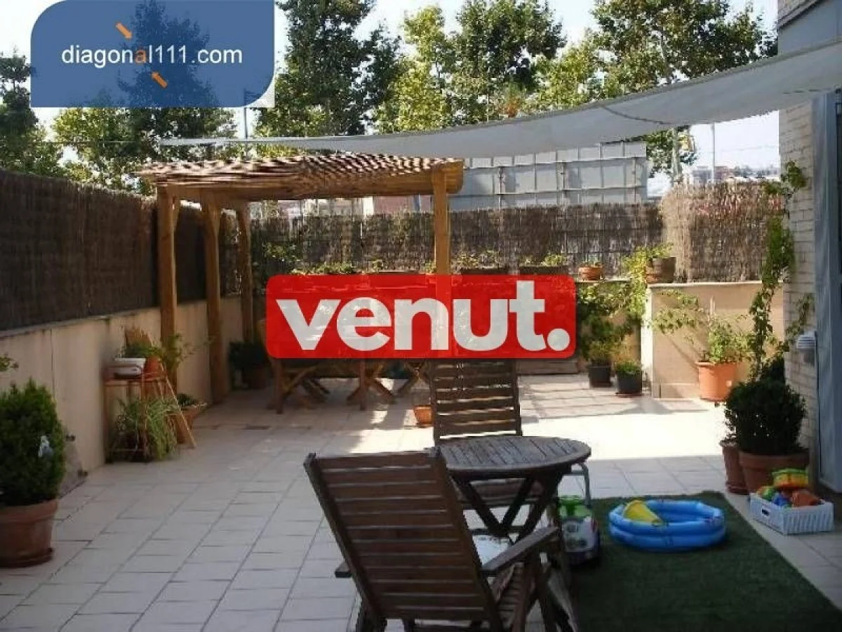 Planta baja en Poblenou con terraza de 115 m²