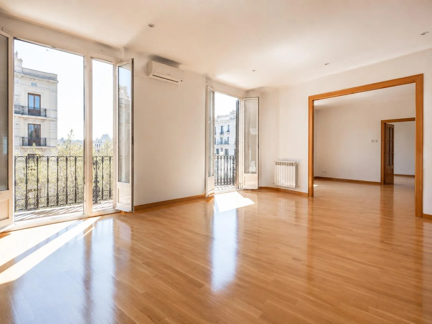 Piso luminoso en Eixample con balcón
