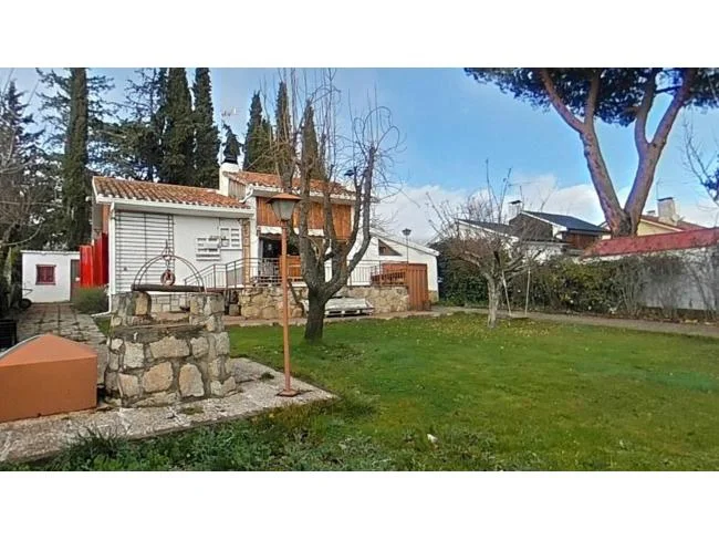Chalet cerca del pueblo con gran parcela