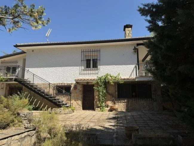 Chalet independiente con 6 dormitorios