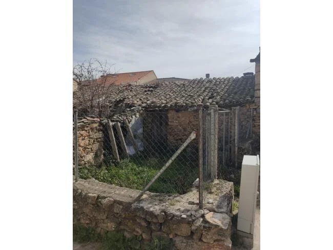 Casa urbana para reconstruir en parcela de 108 m²