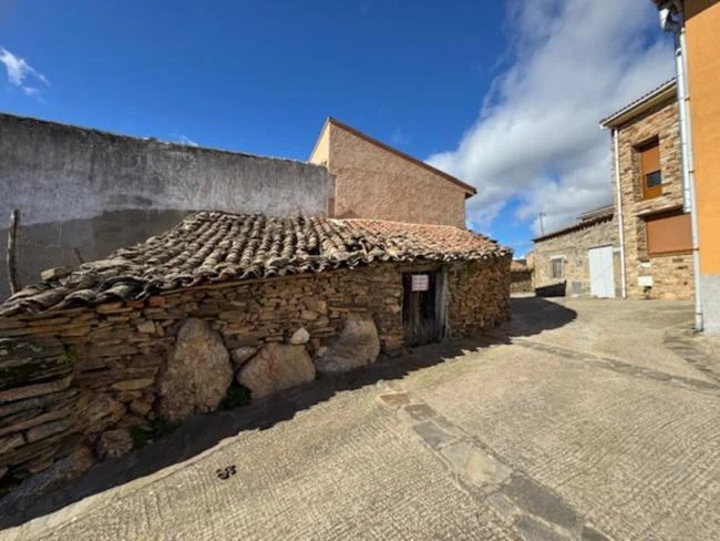 House to rehabilitate in historic centre