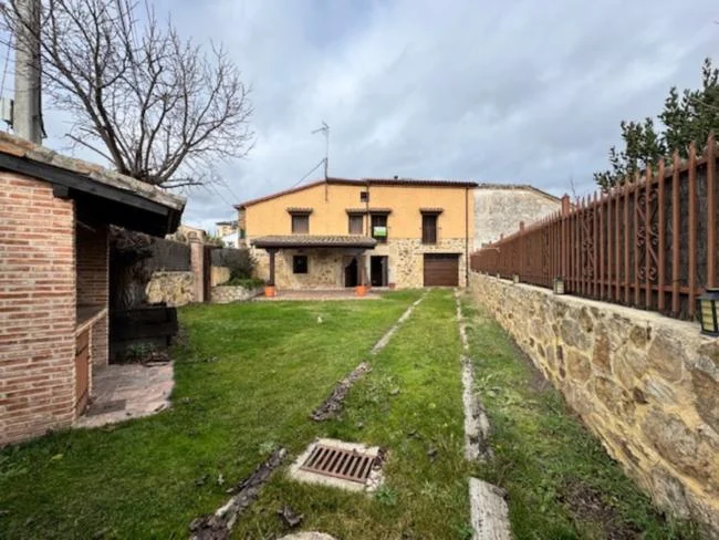 Casa reformada en Mangirón con siete dormitorios