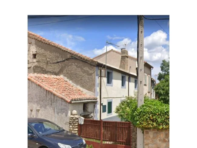 Casa pareada para reformar con dos plantas