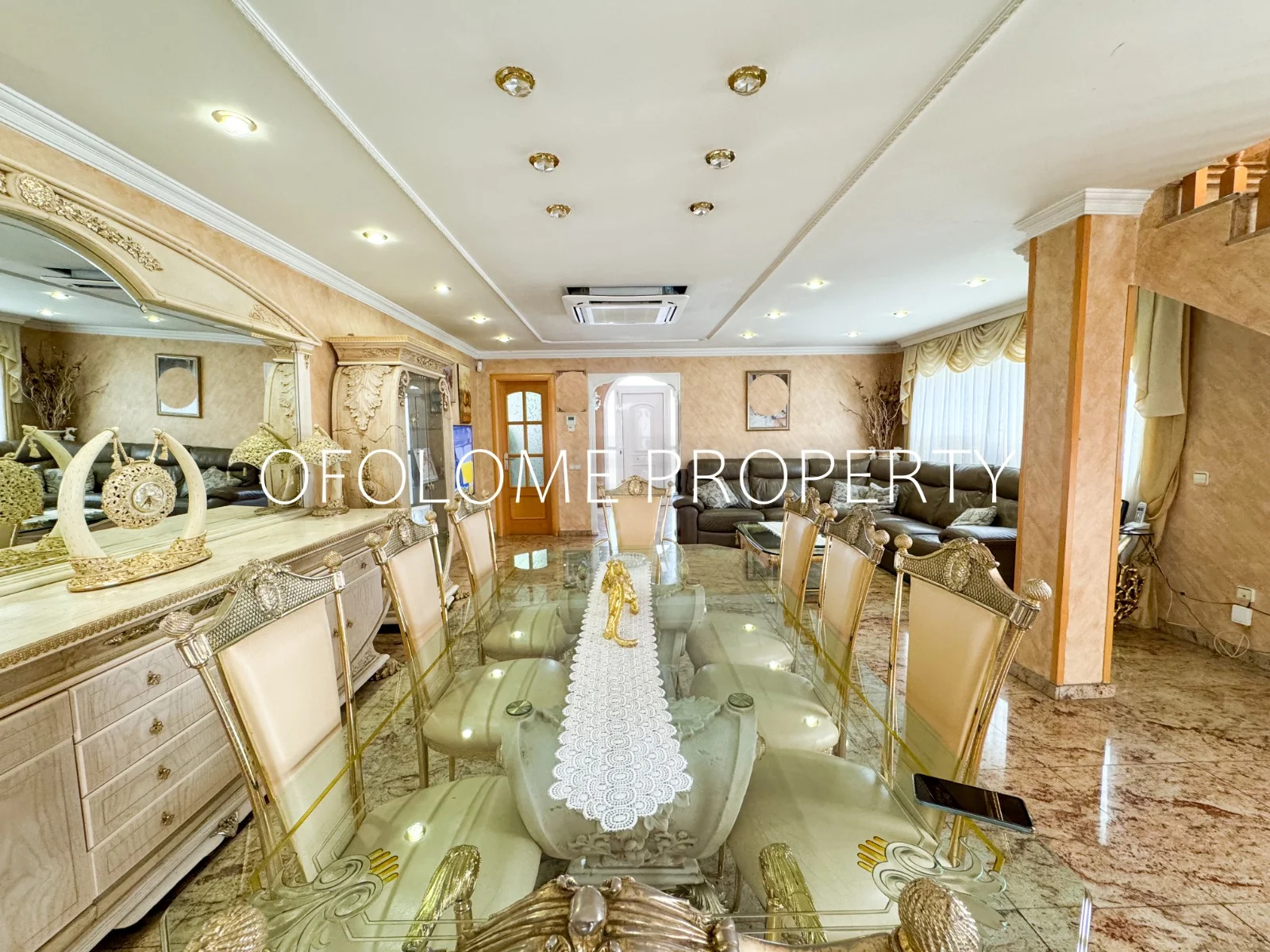 Detached Central Park home, 4 bedrooms