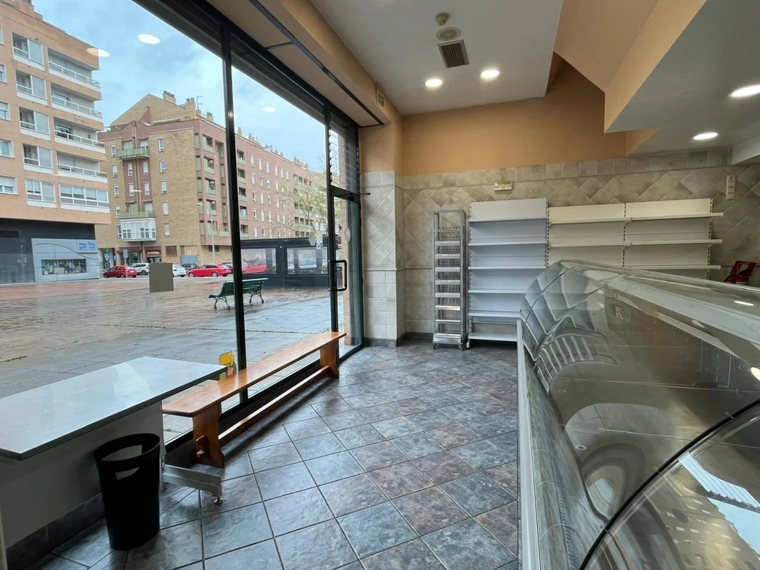 Local comercial a pie de calle en Echavacoiz Norte