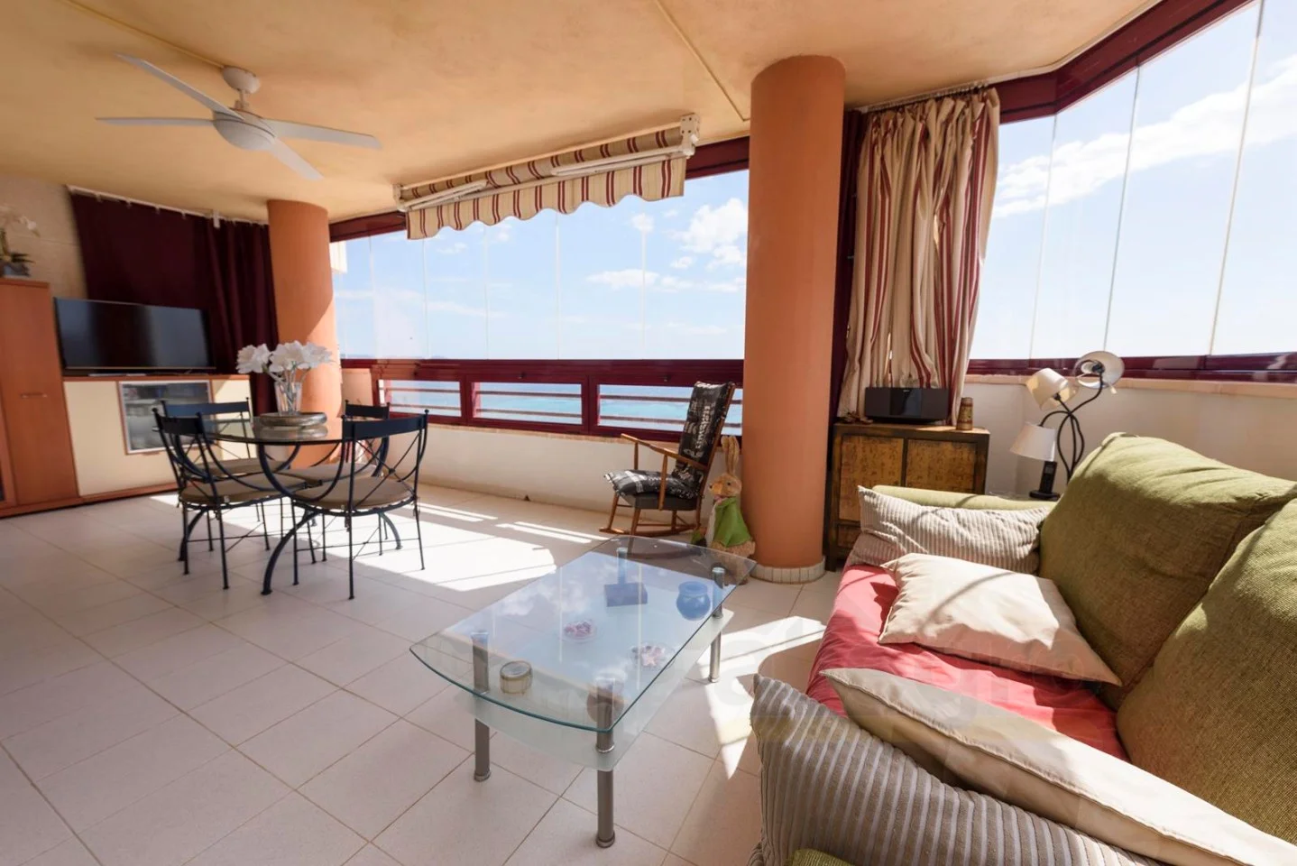 Apartamento en primera línea con vistas al mar
