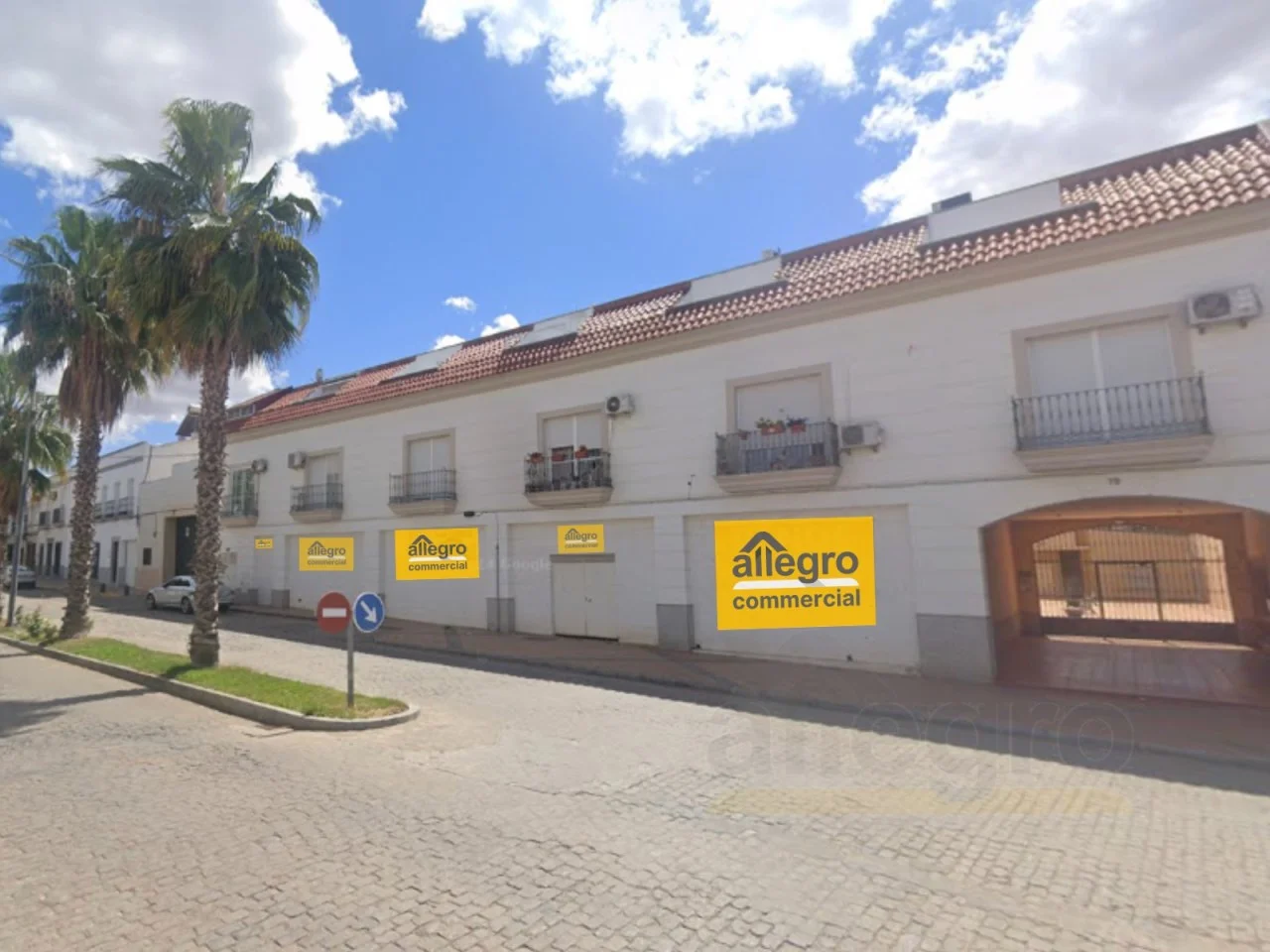 Street-front commercial unit, 1,116 m²