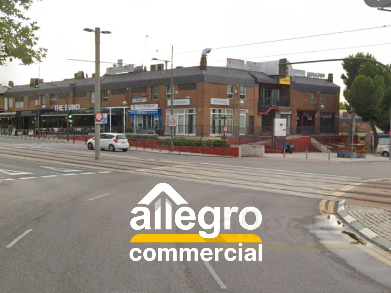 Local esquinero a pie de calle, 143 m²