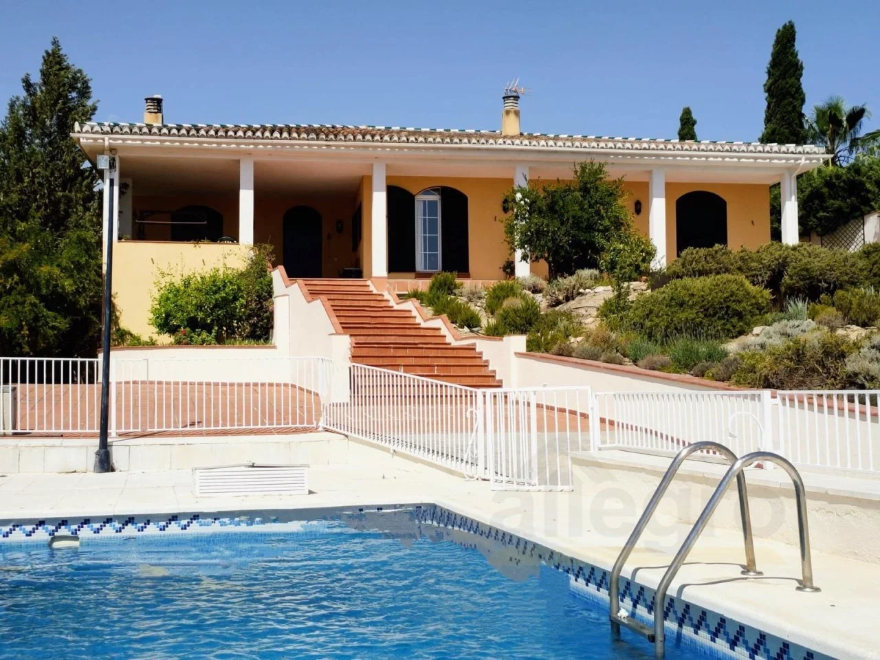 Chalet con piscina y vistas a Sierra Nevada