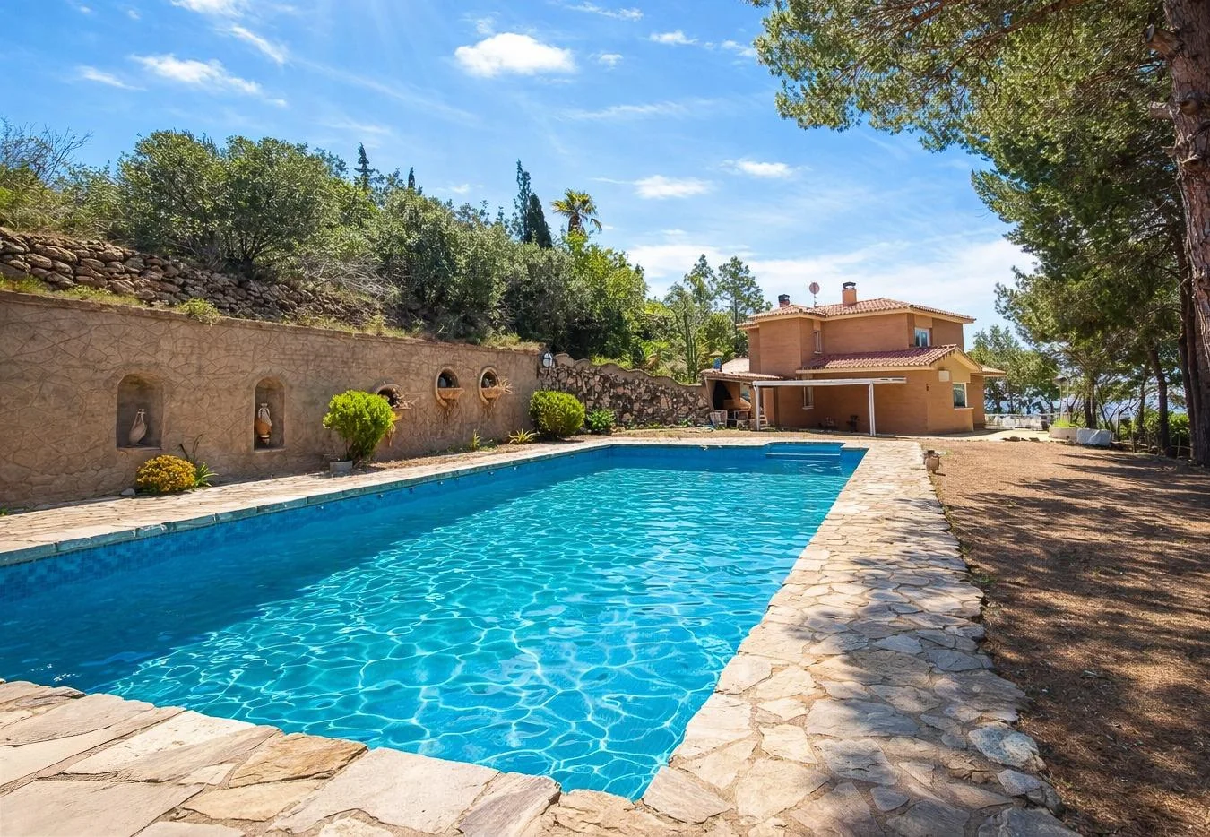 Gran chalet con piscina privada en Castellvell