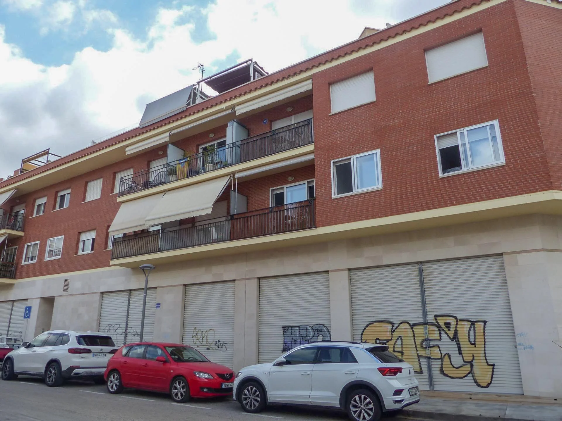 Seminew industrial warehouse, 1,090 m²