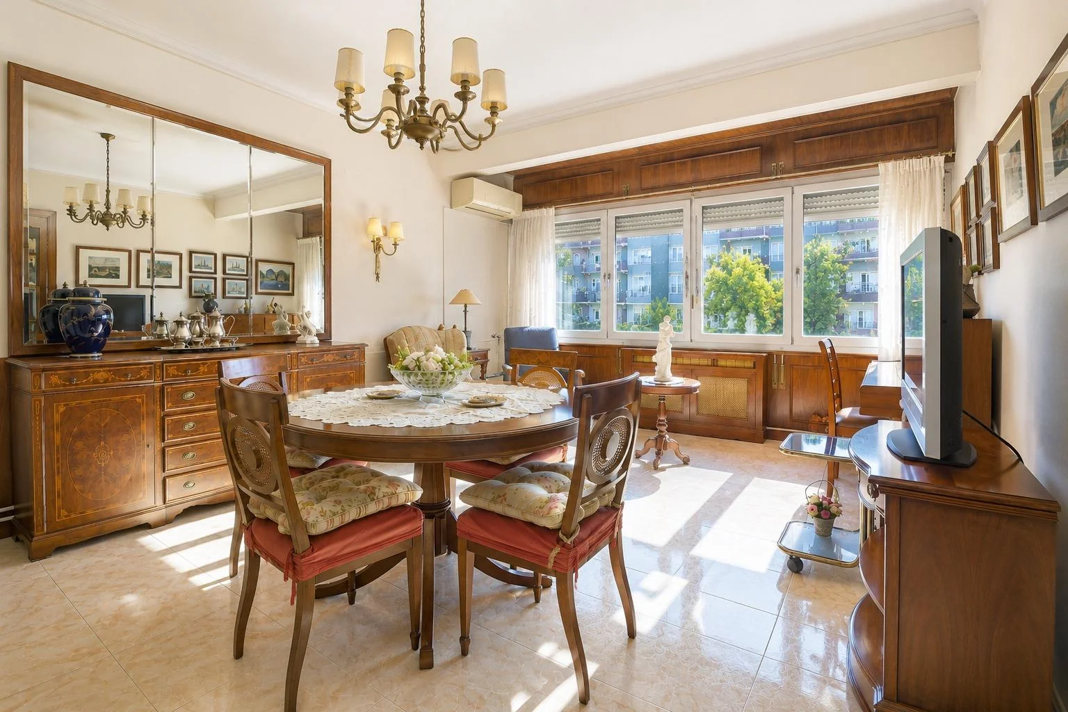 Spacious Rambla Nova flat, five bedrooms