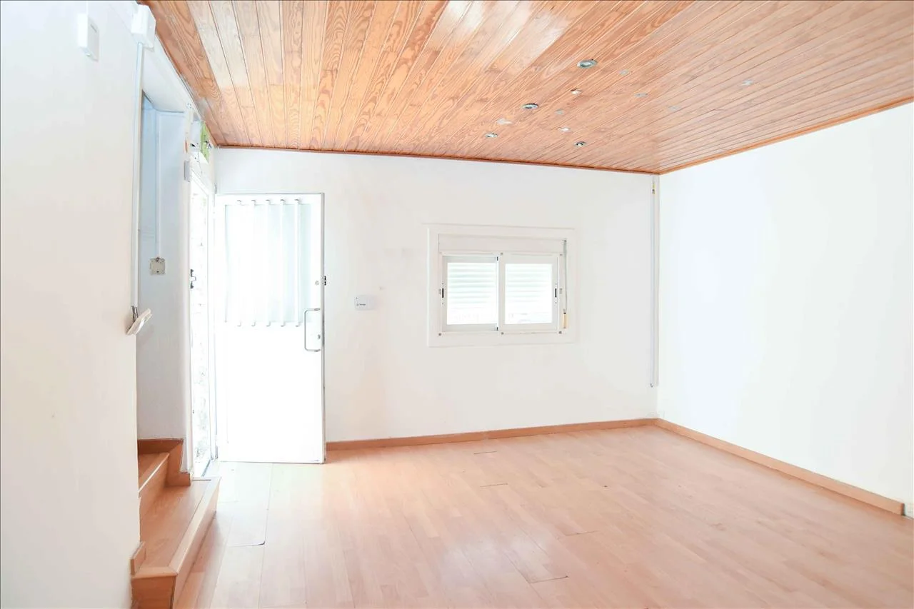 Good-condition townhouse near services, 3 bedrooms