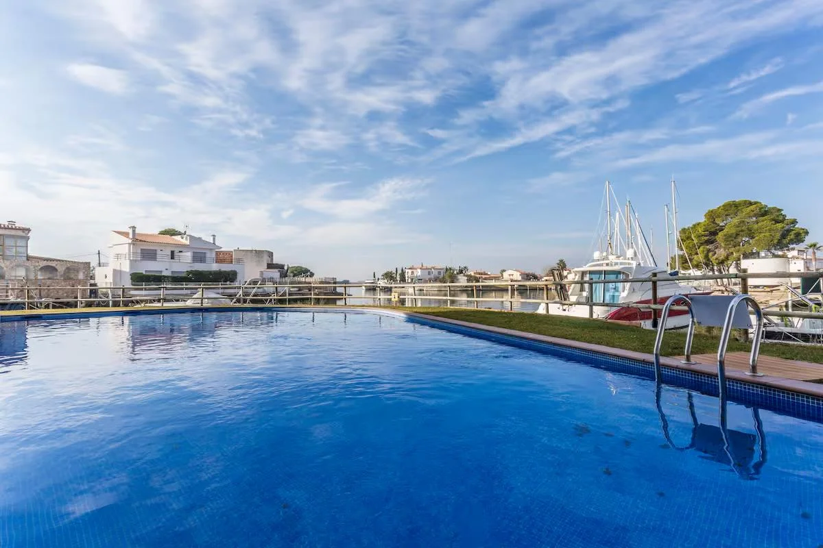 Roses apartment with tourist licence