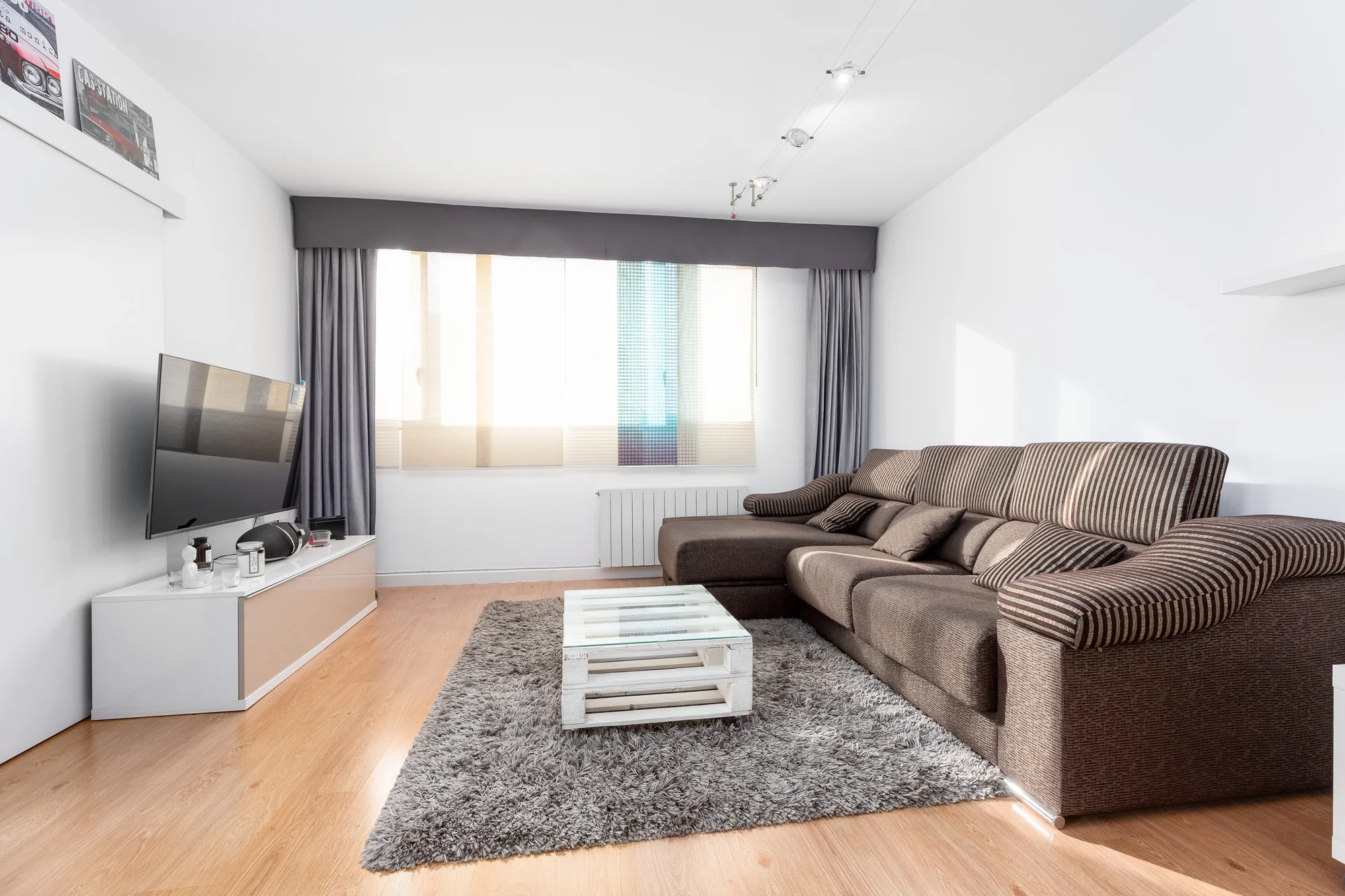 Bright penthouse with 80 m² terrace