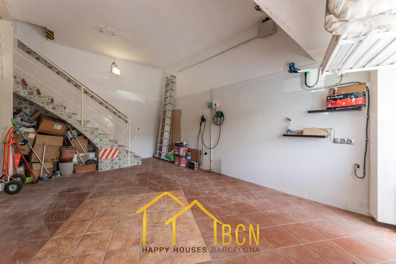 Renovated corner townhouse, 4 bedrooms