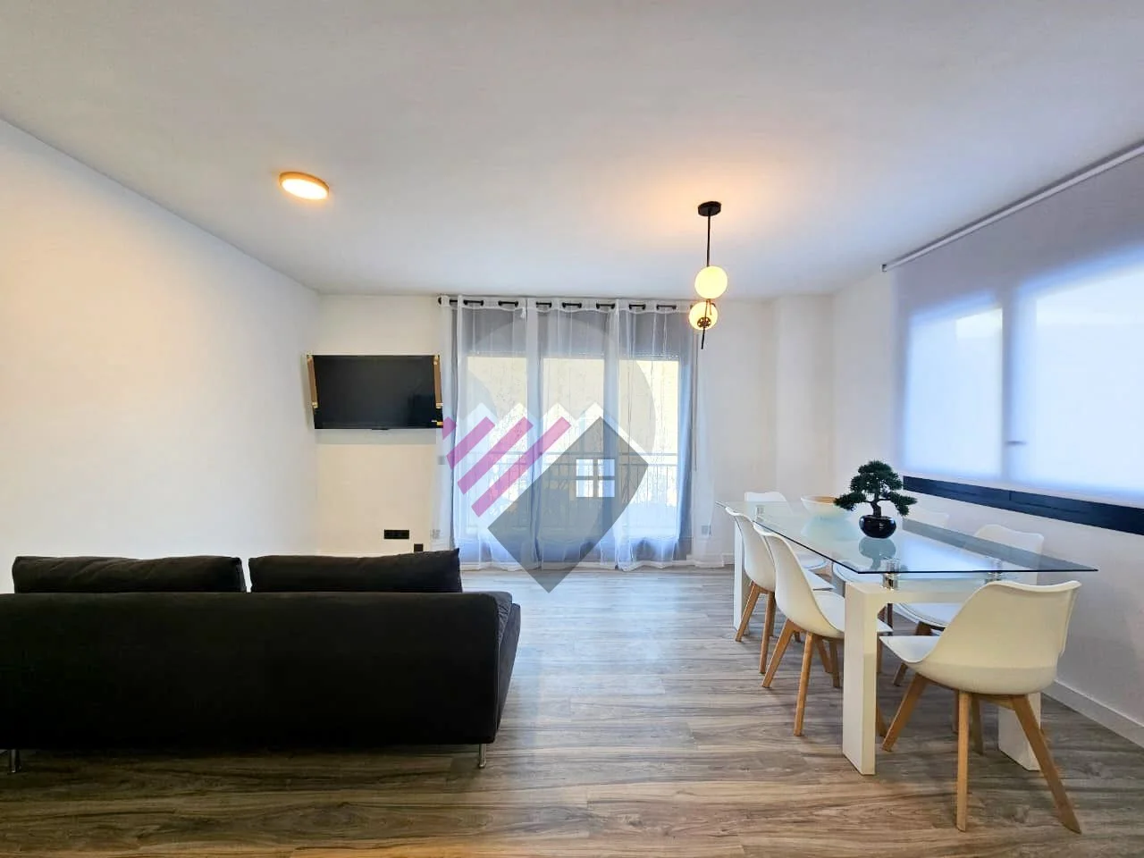 Renovated Encamp flat with terraces