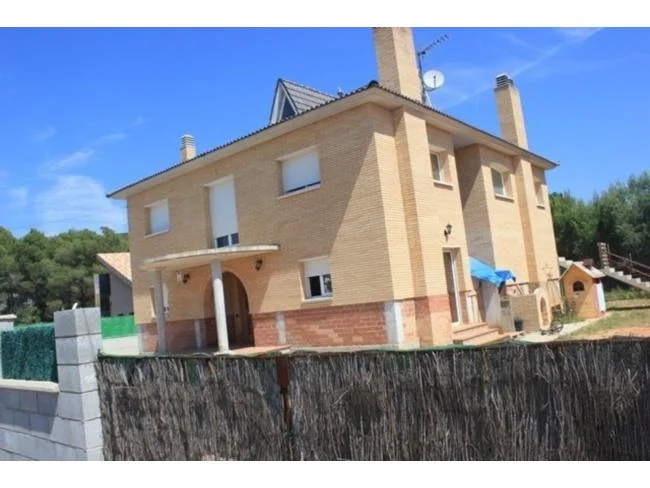 Chalet independiente con parcela de 640 m²