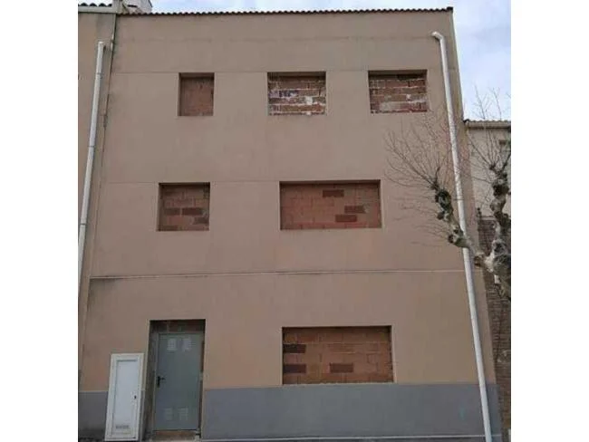 Edificio en construcción en La Llacuna