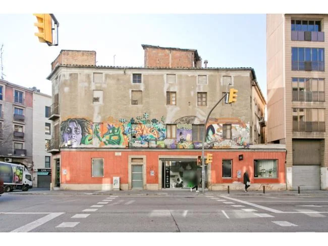 Edificio mixto en Manresa con potencial urbanístico