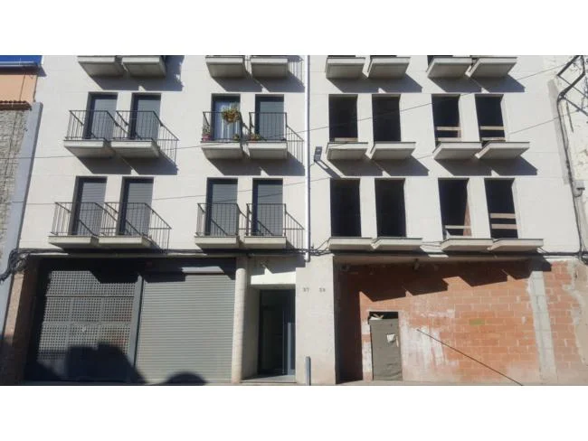 Mixed-status Sallent complex with 14 dwellings