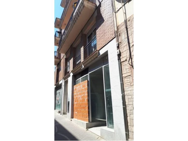 Local comercial en planta baja, 83 m²