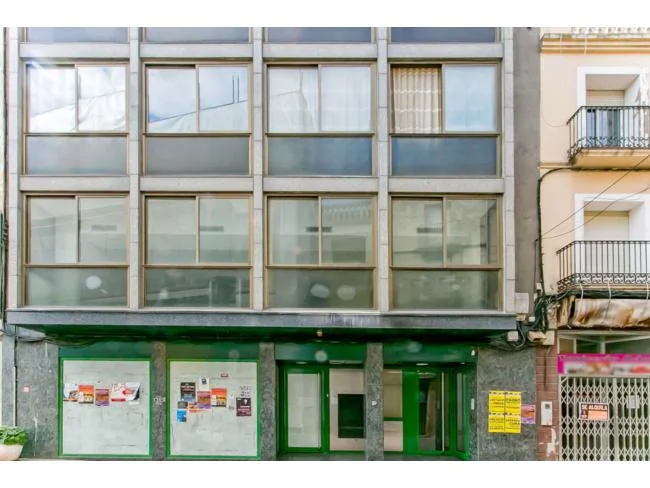 Local comercial en Martorell de 329 m²