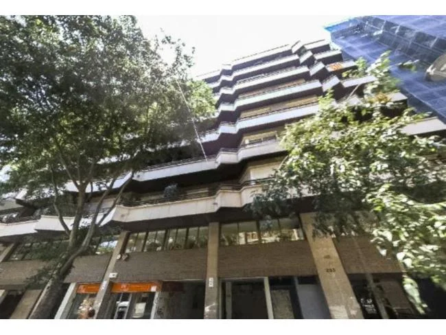 Piso ocupado de tres habitaciones en Eixample
