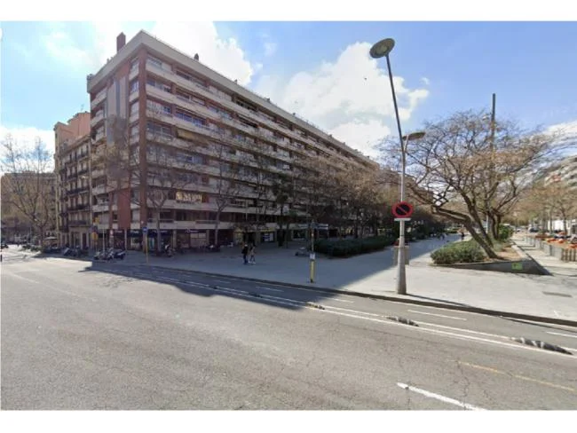 Occupied Barcelona flat, three bedrooms