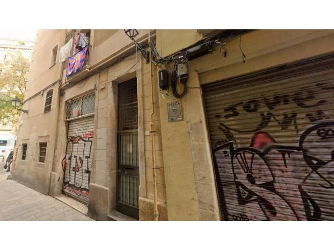 Occupied Barcelona flat, 3 bedrooms