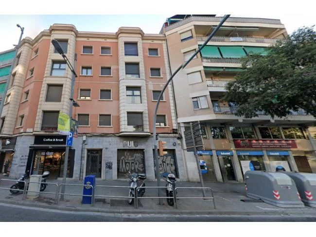 Occupied Barcelona flat near metro