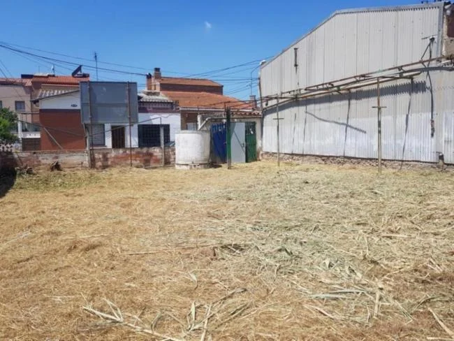 380 m² plot with 12-unit potential