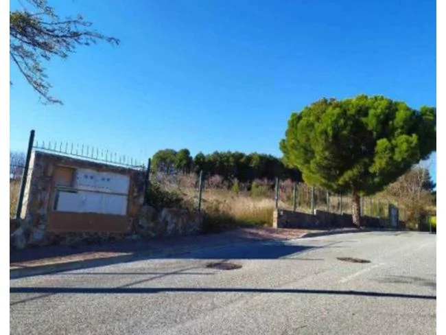 Parcela irregular de 1.124 m² en Masía Bach