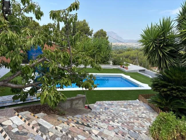 Chalet independiente con piscina cerca de Barcelona