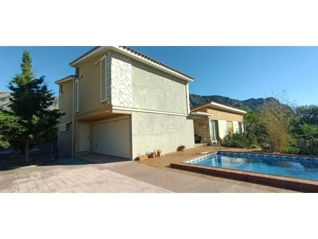 Casa con vistas a la montaña y seis dormitorios