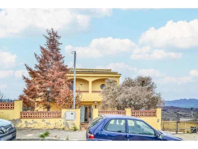 Casa ocupada de cinco dormitorios en River Park