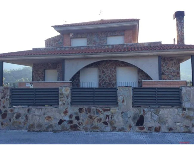 Occupied chalet in Torre Blanca, 409 m²
