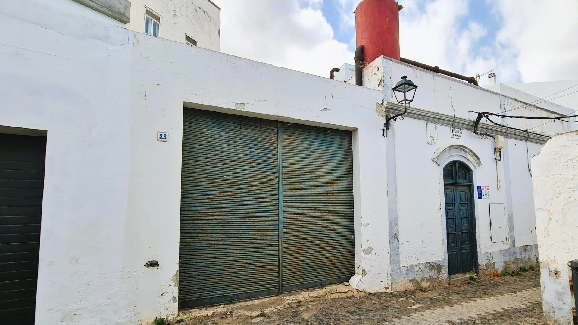 Antigua explotación de aguas con pozo inscrito