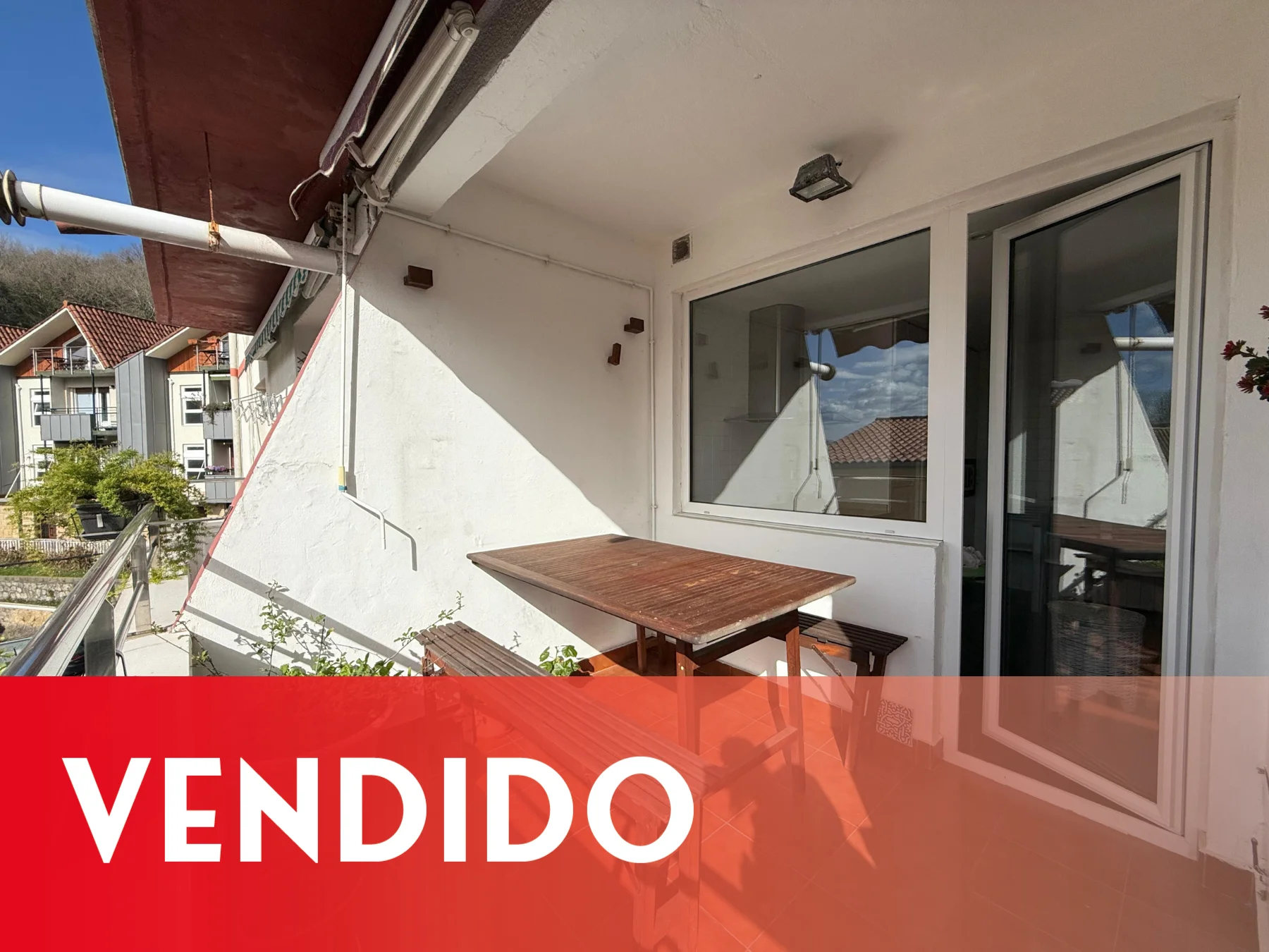 Renovated three-bedroom flat with terrace