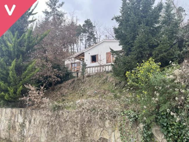 Casa rodeada de naturaleza con terreno edificable