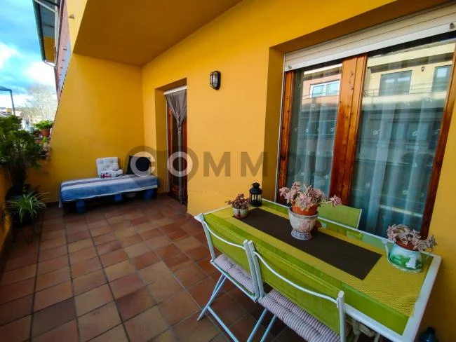 Casa adosada amplia de cuatro habitaciones