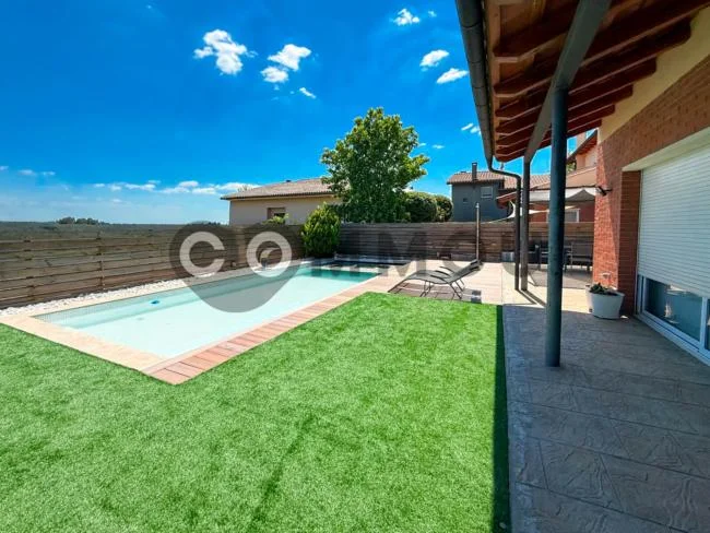Chalet en Gurb con piscina y 4 habitaciones