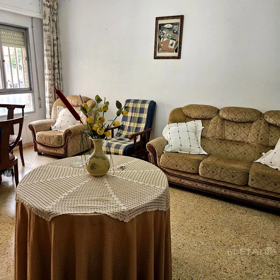 Piso reformado en Moncada con potencial estudiantil