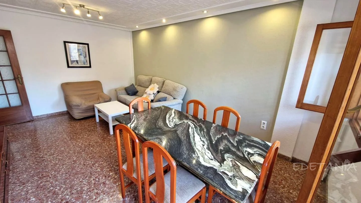 Piso de cuatro habitaciones cerca del CEU