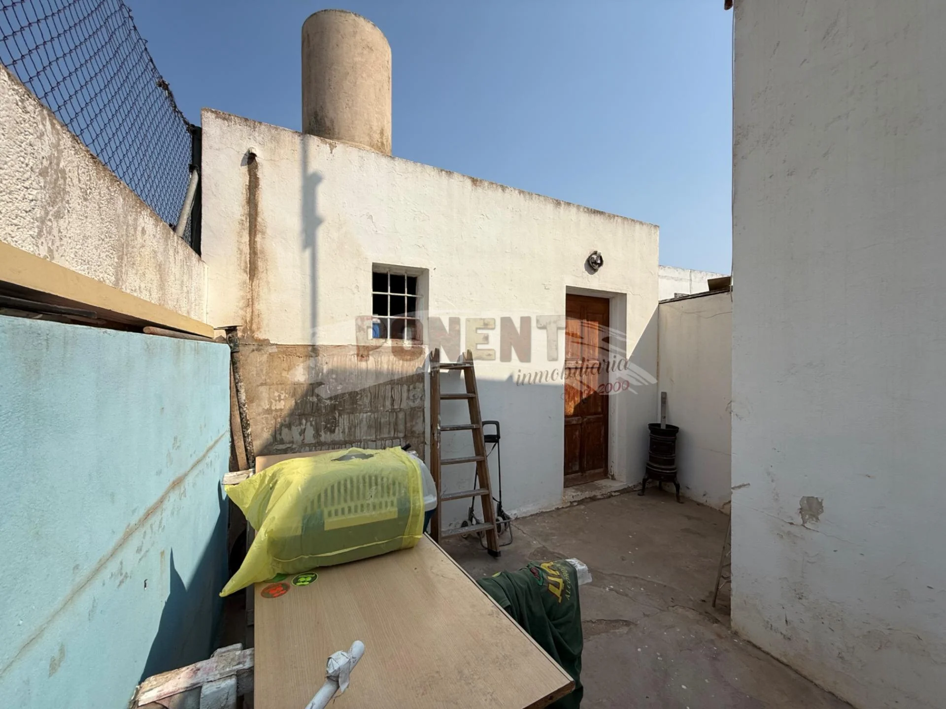 Industrial plot with existing warehouse dwelling